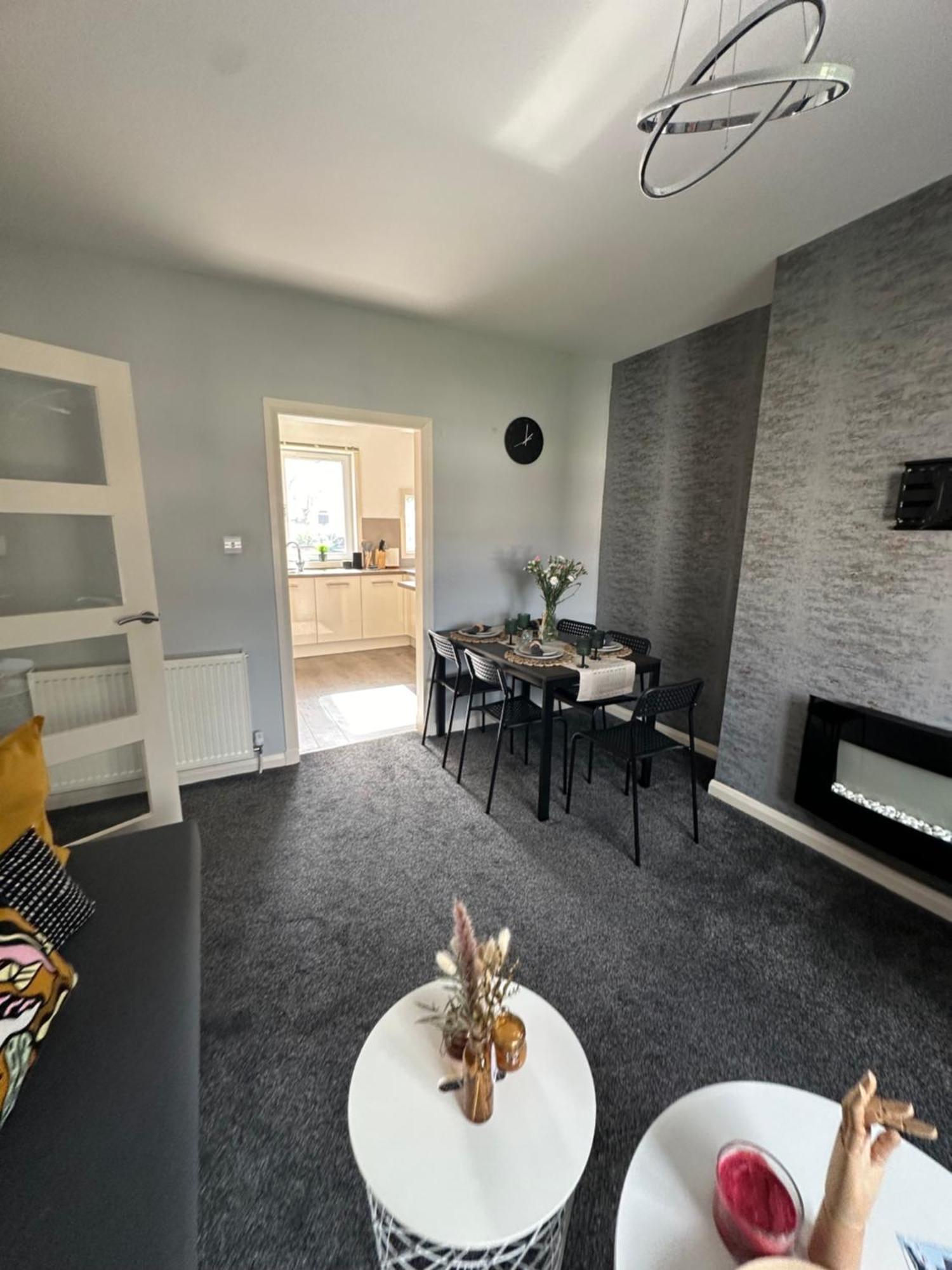 Glasgow Modern Style Home , Separate Entrance מראה חיצוני תמונה